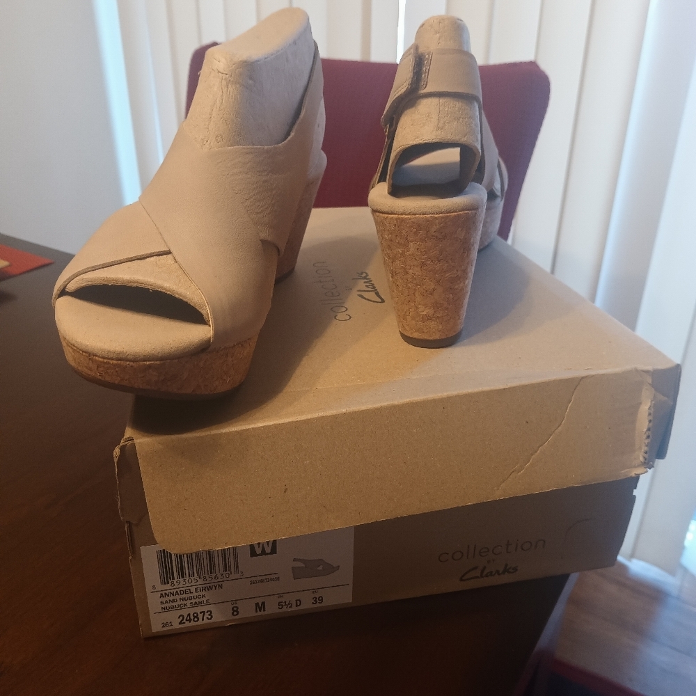 Clark's Size 8 -1 1/2 " Cream